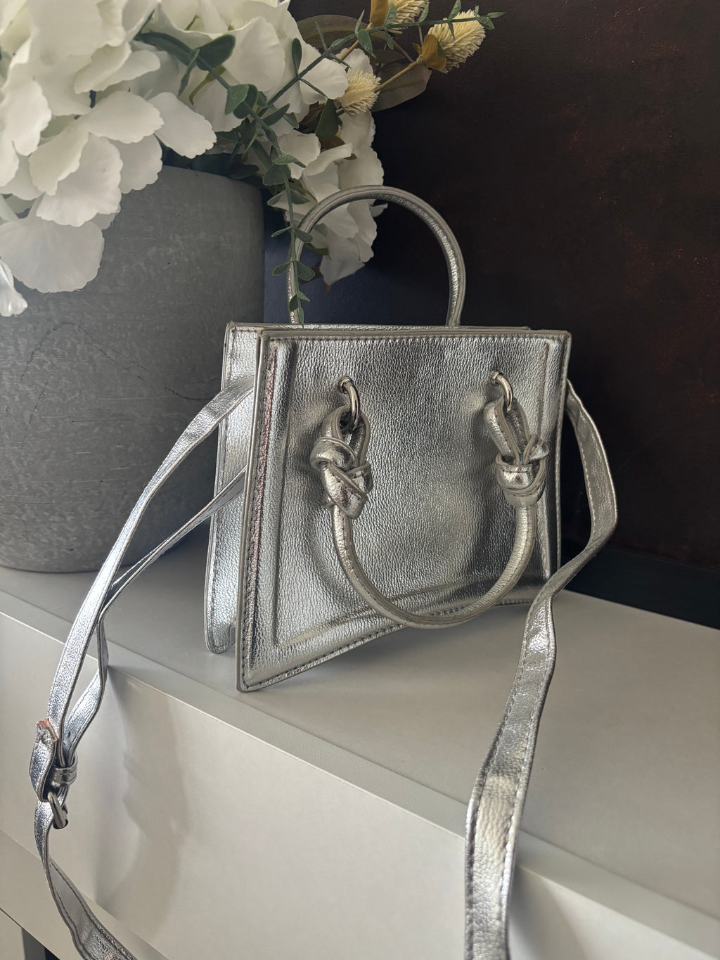 Sac argenté avec bandoulière