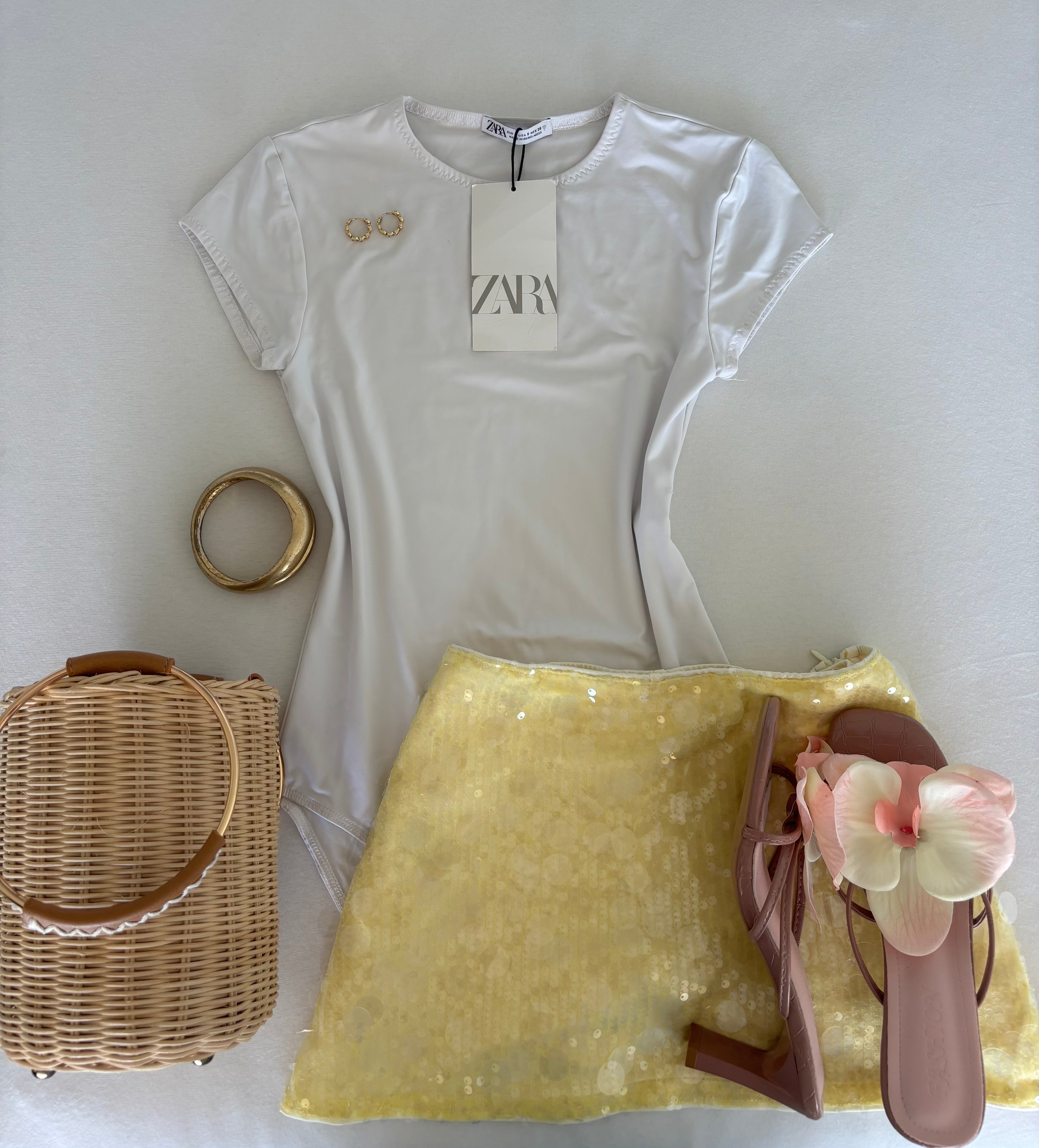 Mini jupe taille M (avec short intégré)