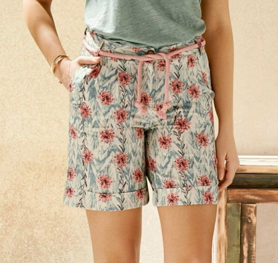 Short avec ceinture taille L