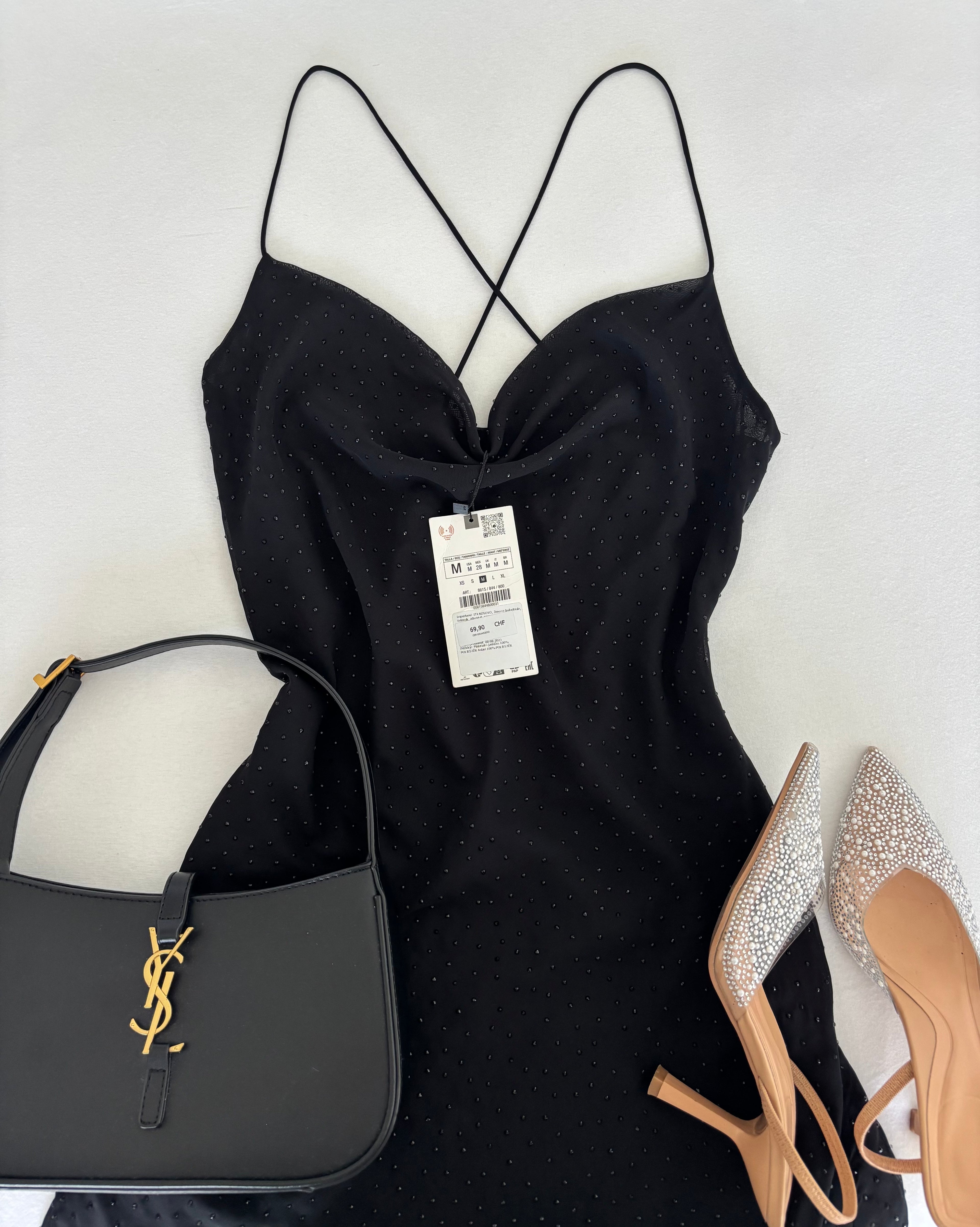 Robe avec strass Zara taille M (neuve)